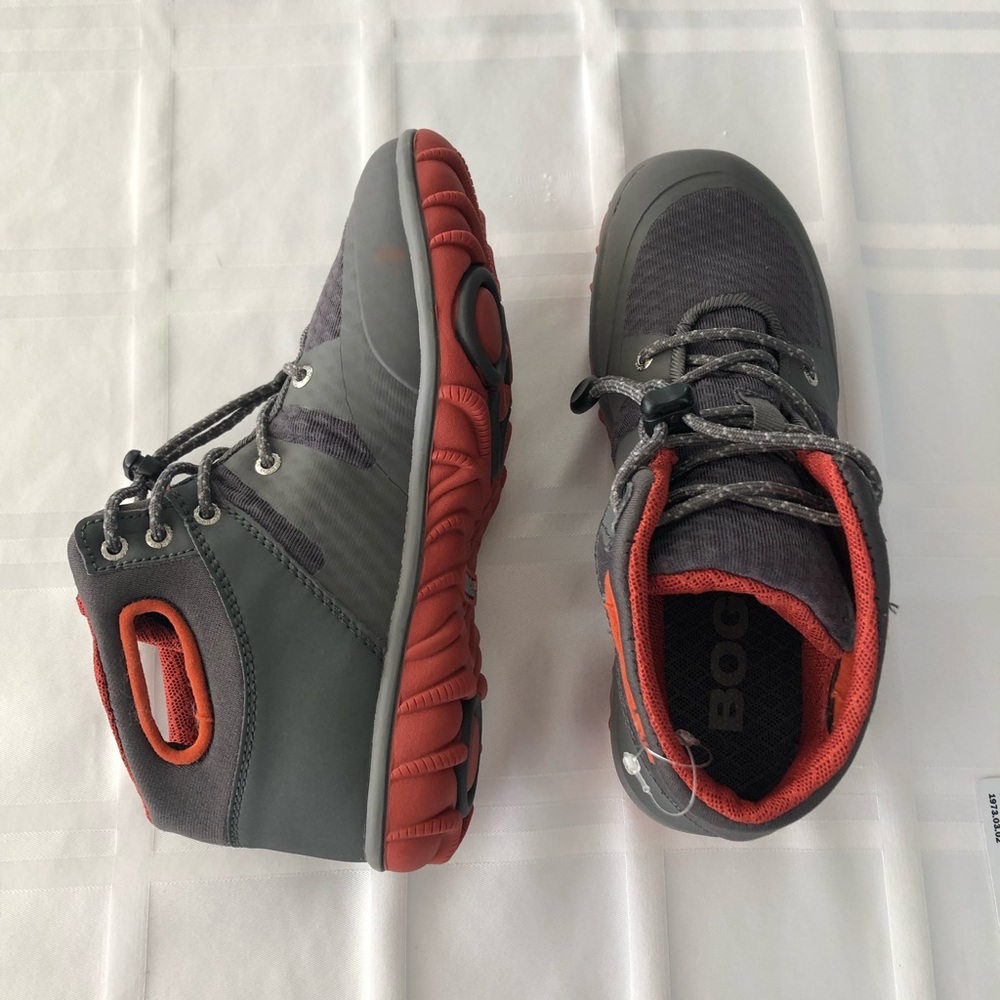 Youth BOGS - Hiker style size 2